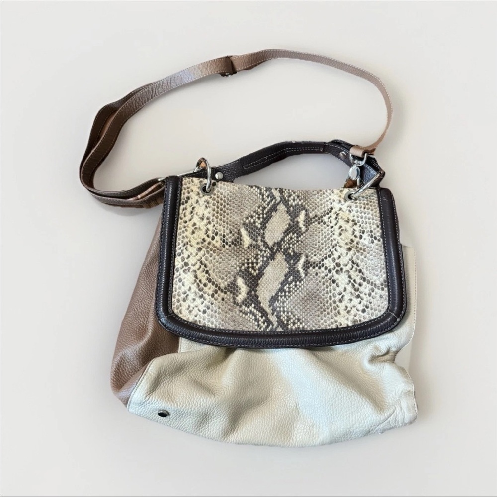 Elegant Snakeskin Crossbody Bag